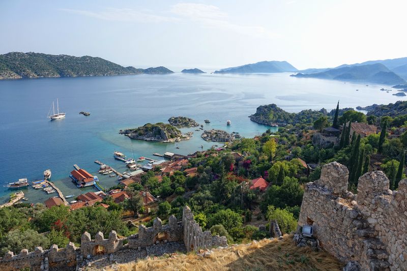 Simena Kalesi'nden Kaleköy kıyısı ve Kekova Adası'na uzanan manzara.