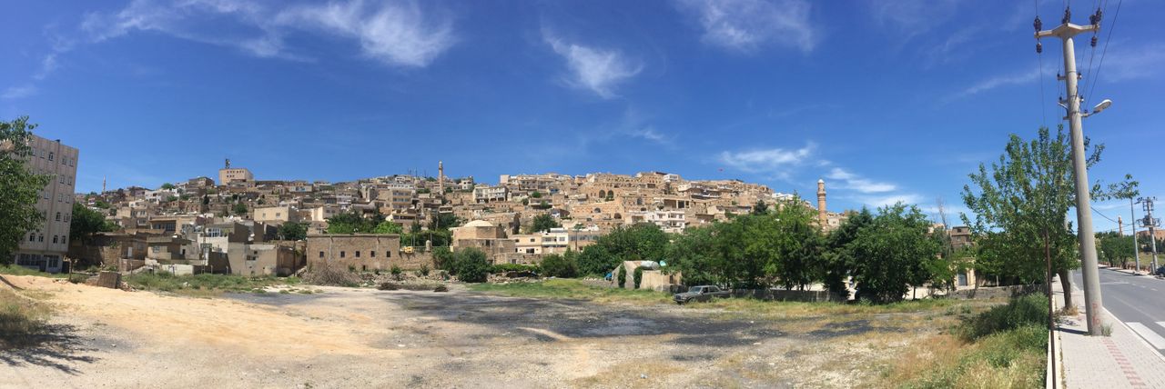 Taş evleri yamaç boyunca uzanan Mardin’in vadiye açılan geniş panoraması.